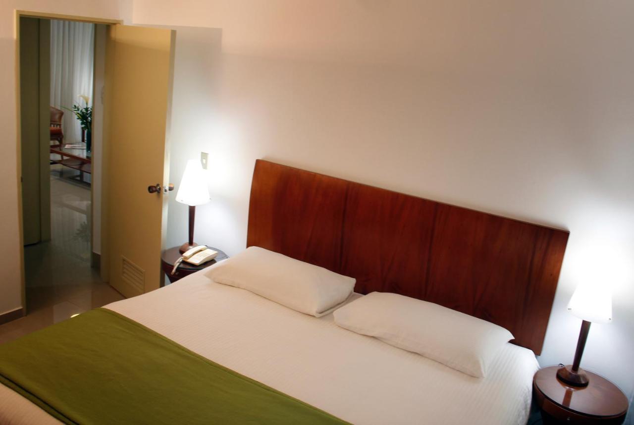 Hotel Altamira Suites Caracas Exterior photo